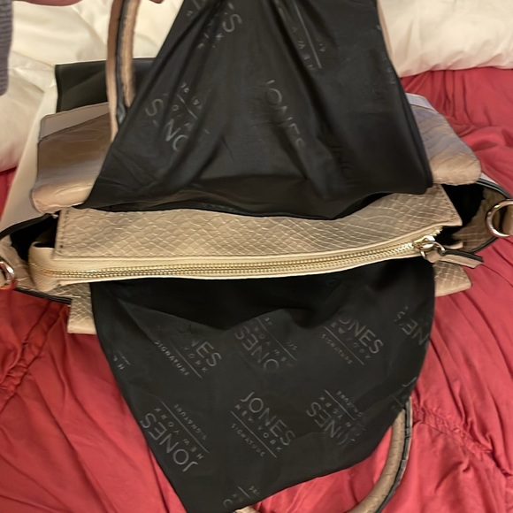 Jones New York Signature Carrie Satchel Bag Black, White and Beige. - Picture 7 of 12